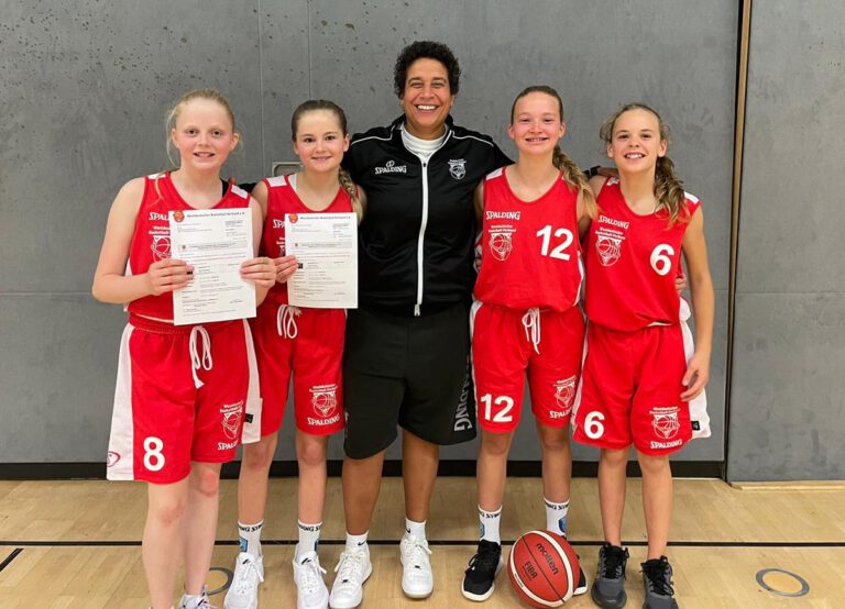 Verstanden sich bestens (von links): Charlotte Brand, Clara Rose, Regionalkadertrainerin Marsha Owusu Gyamfi, Josefine Teigelkötter und Lia Nägeler. Foto: privat