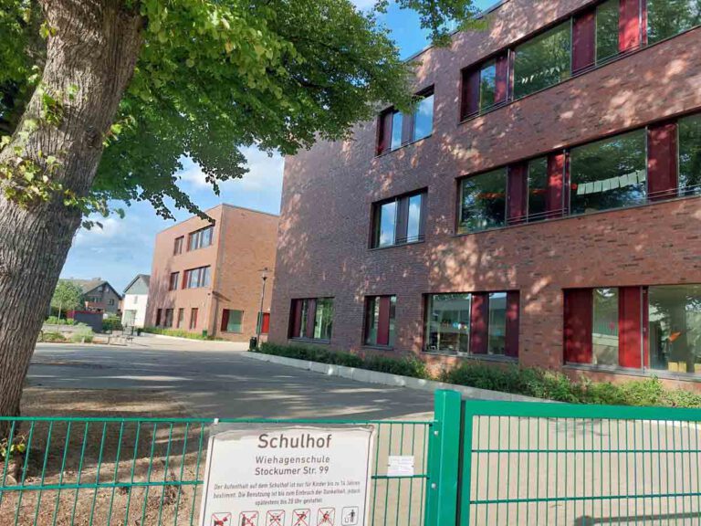 Vom Bestandsgebäude der Wiehagenschule wird künftig ein Pavillon zum Erweiterungsbau führen. Die von Verwaltung und Schulgemeinde gewünschte Verbindungsbrücke im 1. Obergeschoss fand keine politische Mehrheit. Foto: Wagner