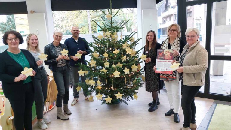 Stellten die "Werne packt Päckchen"-Aktion im Familiennetzt vor: (von links) Elisabeth Meßner (Familiennetz), Marina Wiese (youngcaritas), Petra Hermes (Caritas), Jugendamtsleiter Maik Rolefs, Lena Hannich (Jugendhilfe), Bettina Stilter (Familiennetz) und Ute Waterhues (Caritas). Foto: Wagner