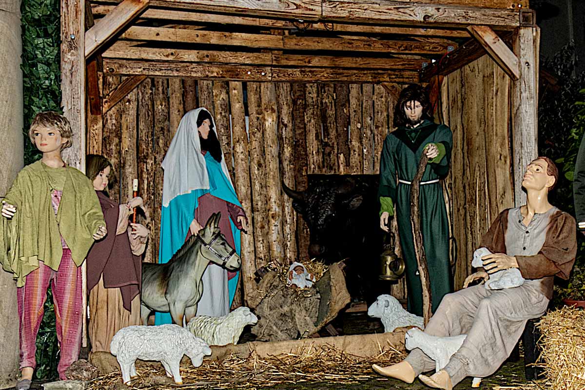 Im Mittelpunkt der Krippenschau steht naturgemäß die Stallszene mit dem Jesus-Kind. Foto: Steinmüller