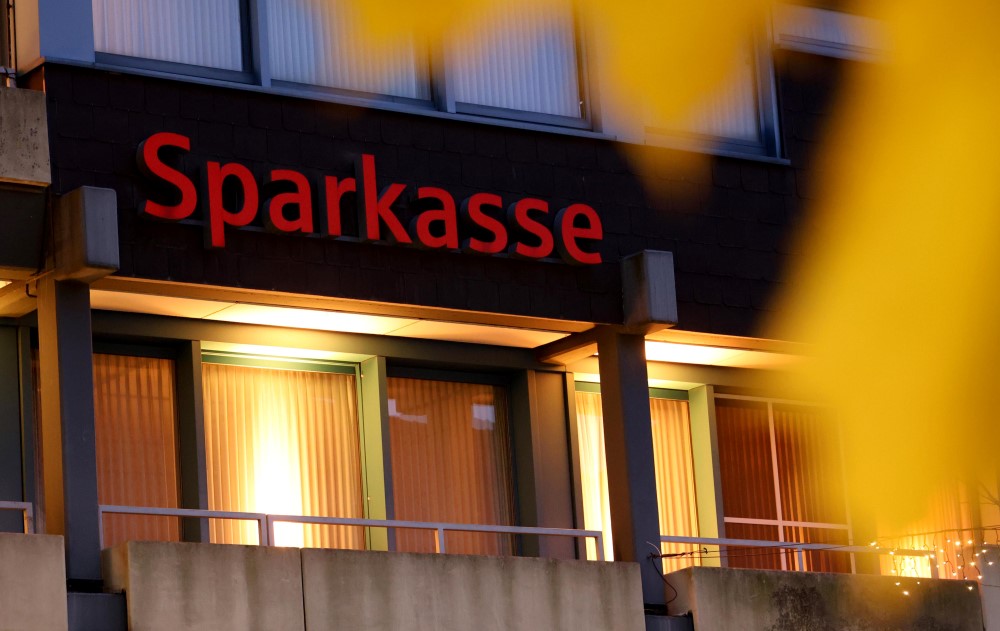 Die Sparkassen-Geschäftsstelle am Markt in Werne wird bestreikt. Archivfoto: Volkmer