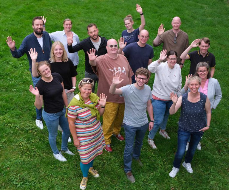 Sie wollen sich künftig in der Schulseelsorge engagieren. Mariele Reppenhorst aus Werne ist in der zweiten Reihe (3. von links) zu sehen. Foto: Bistum Münster   