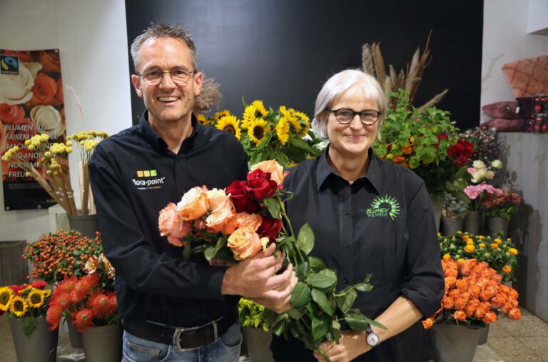 Dagmar Wenner reicht ihr Blumenhaus an Willem van Arkel weiter. Das Geschäft wird ab dem 1. Oktober 2023 unter dem Namen "Blumen Wenner by flora-point" firmieren. Fotos: Wagner