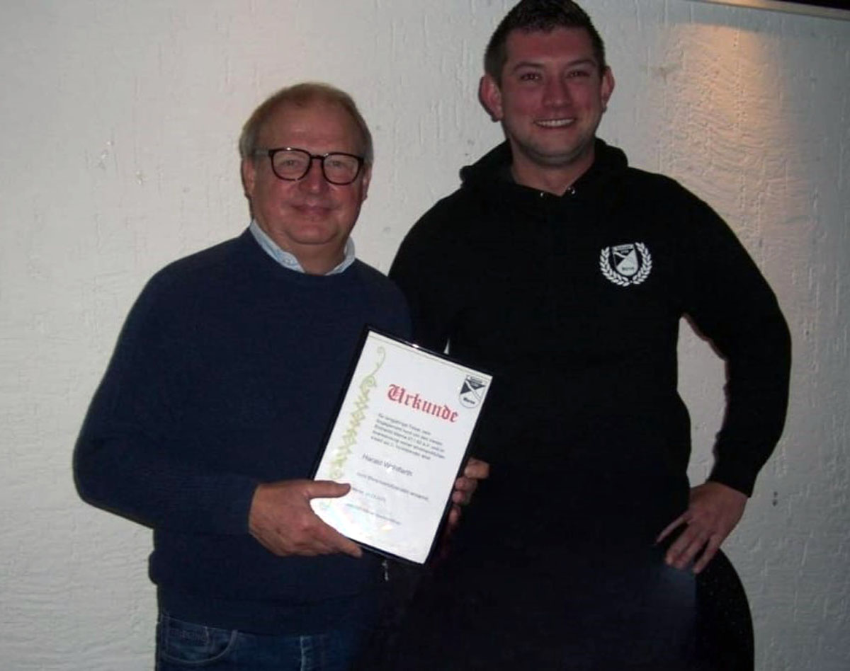 Robin Böcker (rechts) folgt als Vorsitzender bei Eintracht Werne auf Harald Wohlfarth. Fotos: privat