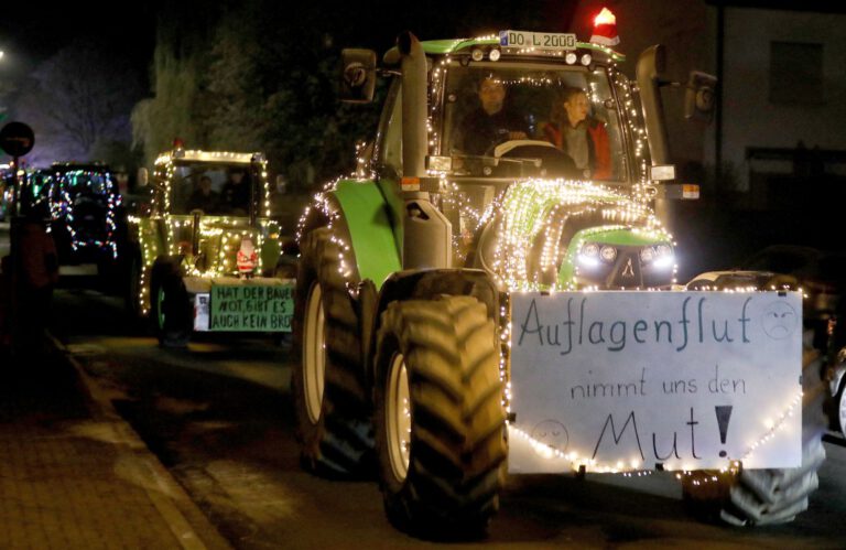 „Ein Funken Hoffnung“: Start frei für Lichterfahrt der Trecker in Werne