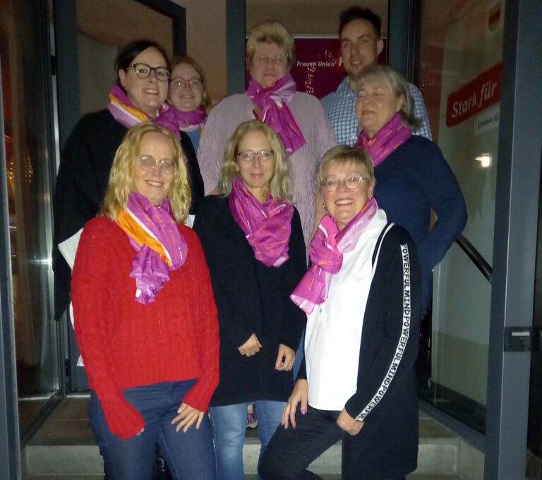 Auf dem Foto (unten, von links) sind Annika Brauksiepe, Melanie Rusche, Bettina Winkelkötter, (oben, von links) Beate Böhmer, Elisabeth und Birgith Schulze Froning, Martin Cyperski, Karin Hampel zu sehen. Foto: privat