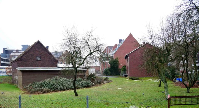 Der „Hühnerhof“ hinter dem Busbahnhof soll überplant und in die Neugestaltung der Innenstadt eingebunden werden. Foto: Gaby Brüggemann