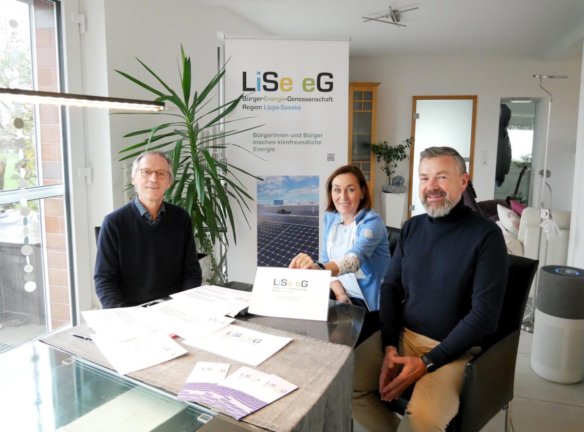 Konrad Seiler, Birgit Kühmichel und Normann Kirschberg (v.l.) machen sich in der LiSe- Energiegenossenschaft für die Gewinnung regenerativer Energie aus Bürgerhand stark. Foto: Gaby Brüggemann