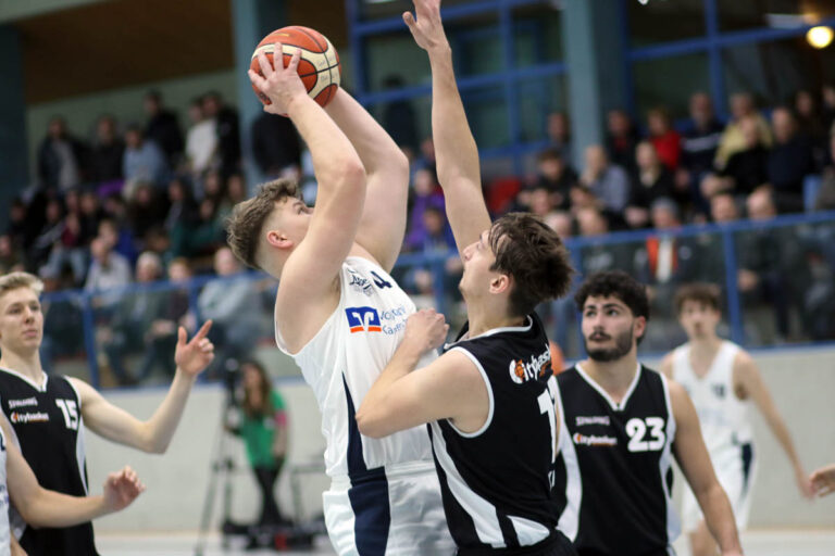 Louis Barkowski feierte mit den LippeBaskets einen klaren Erfolg in Hagen. Foto: Wagner