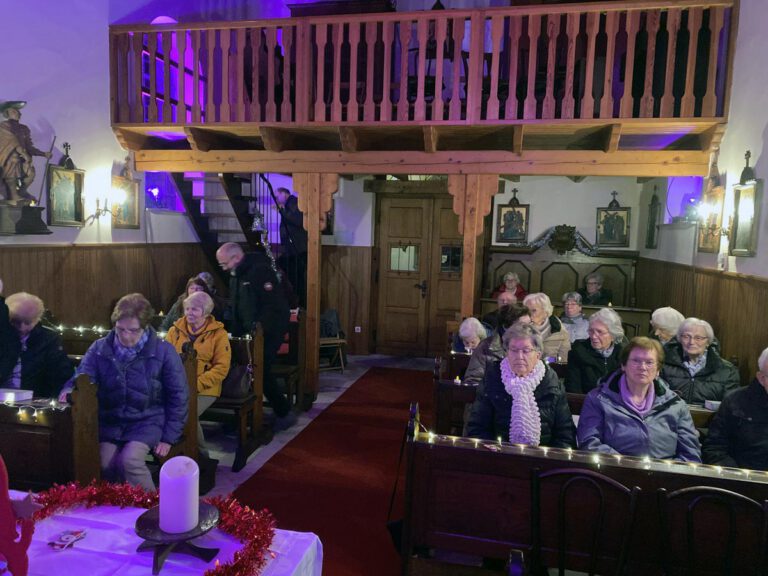 Noch einmal weihnachtlich wurde es Ende Dezember in der Rochus-Kapelle in Lenklar. Foto: privat