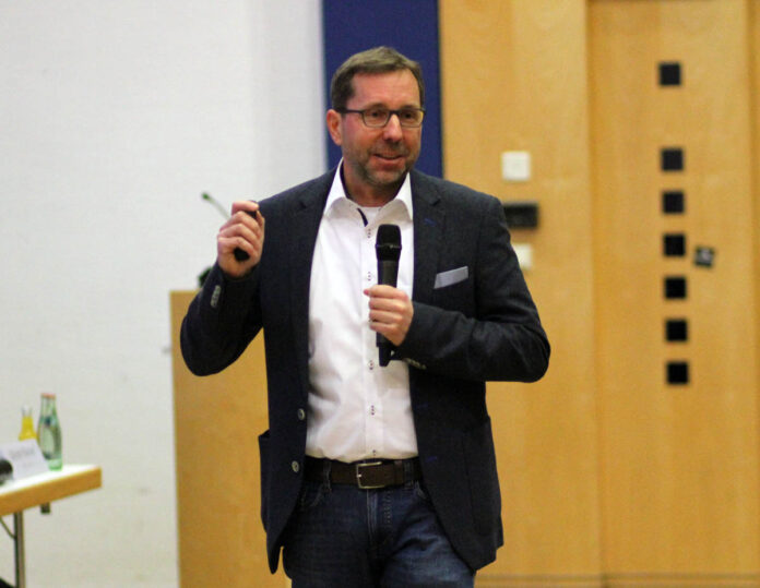 Projektentwickler Dr. Michael Detering kämpft weiterhin für den Surfpark - und dabei gegen bürokratische Hemmnisse. Archivfoto: Wagner