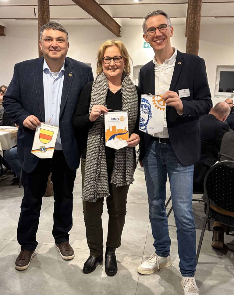 Auf dem Bild sind zu sehen (von links): Adnan Dogan (Präsident Rotary-Club Lünen-Werne), Bettina Stilter (Vize-Präsidentin Lions-Club Werne in Westfalen) und Dr. Klaus Altfeld (Präsident Lions- Club Werne an der Lippe). Foto: privat