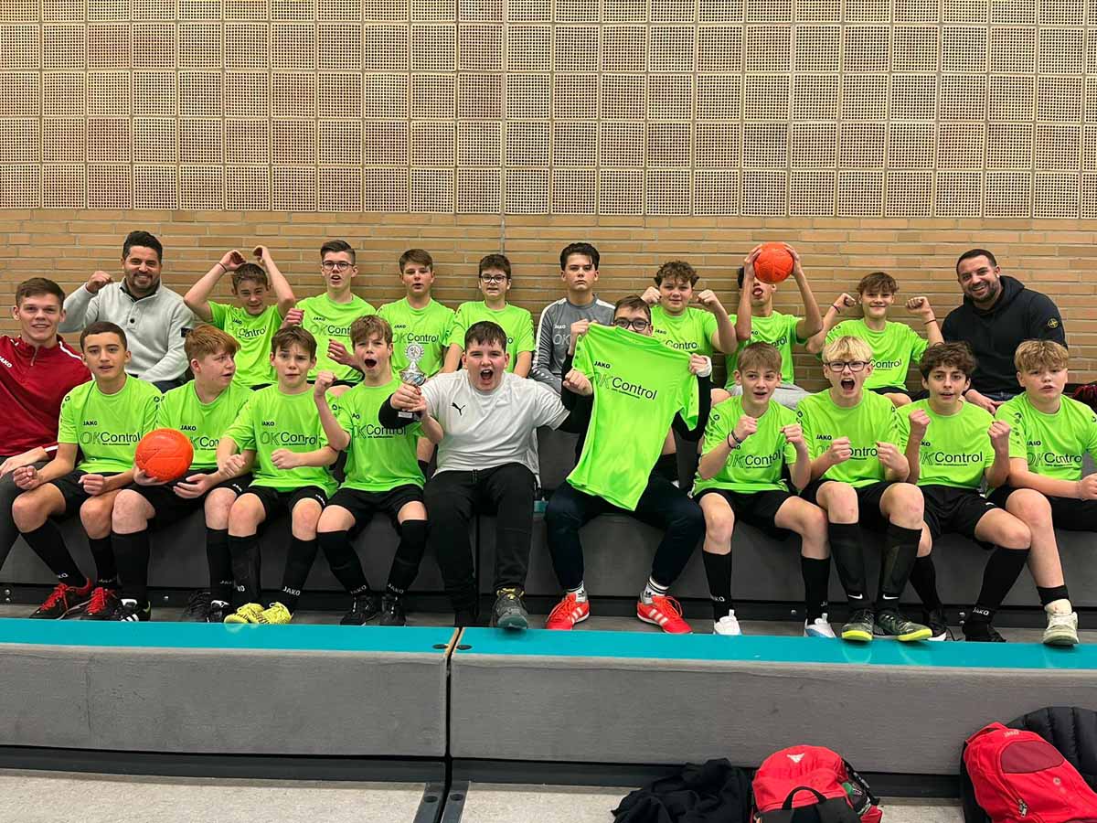 Jubel bei der männlichen D-Jugend der Marga-Spiegel-Schule über den gewonnenen Titel. Fotos: privat