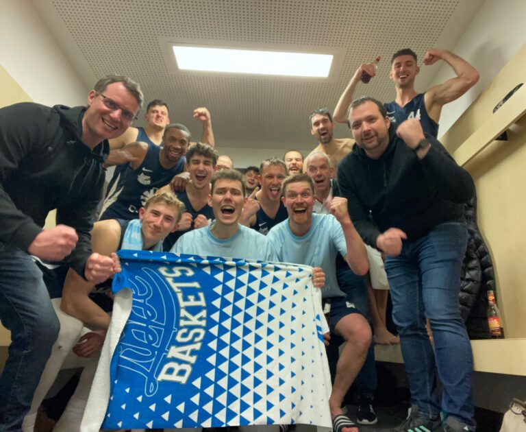 Beste Stimmung herrschte bei den LippeBaskets nach dem gewonnenen Spiel in Paderborn. Foto: privat