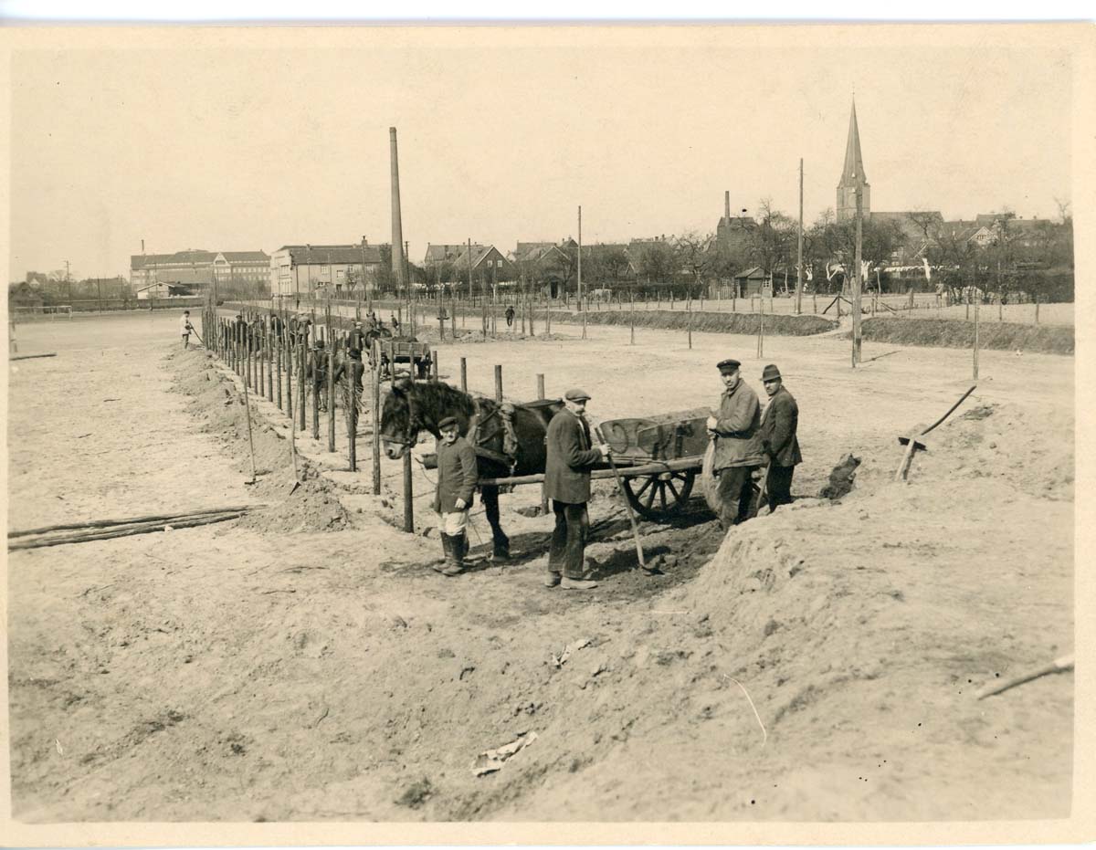 Erd- und Pflanzarbeiten Am Hagen; Bild: Fotoarchiv Stadt Werne; Inventarnummer MWF00128