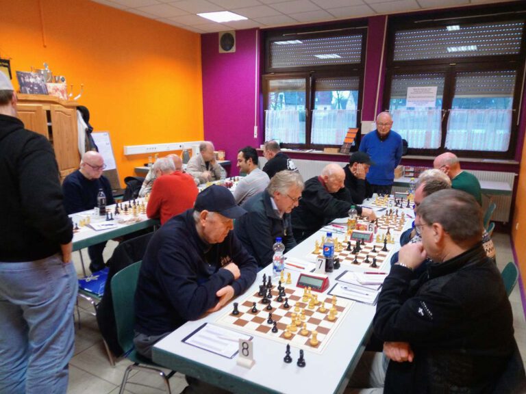 Viele Remis gab es im Duell zwischen Rünthe und Werne an den Schachbrettern. Foto: privat