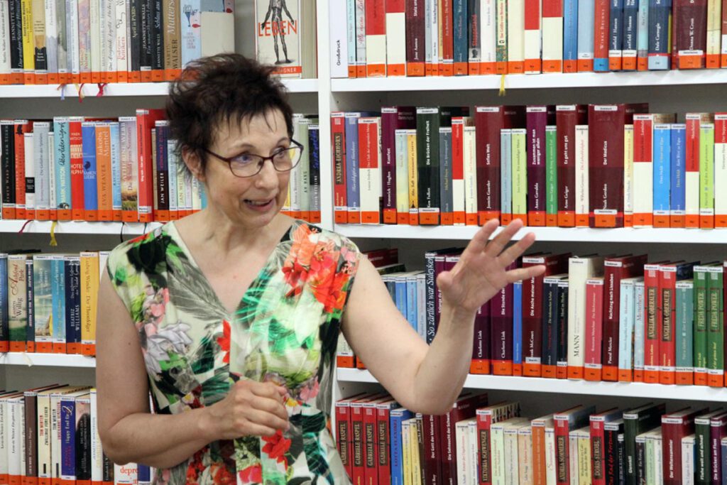 Bücherei-Leiterin Gerlinde Schürmann blickt zufrieden auf das vergangene Jahr zurück. Archivfoto: Gaby Brüggemann