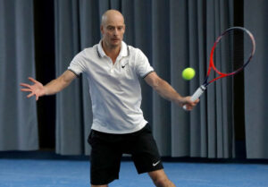 Andreas Thiveßen gewann wieder einmal den Titel bei den Westfälischen Tennismeisterschaften. Archivfoto: Volkmer
