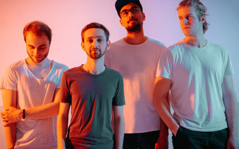 Die Indie-Rock-Band "Small Strides" kommt am Freitag ins Kulturzentrum flözK. Foto: T. Vogt