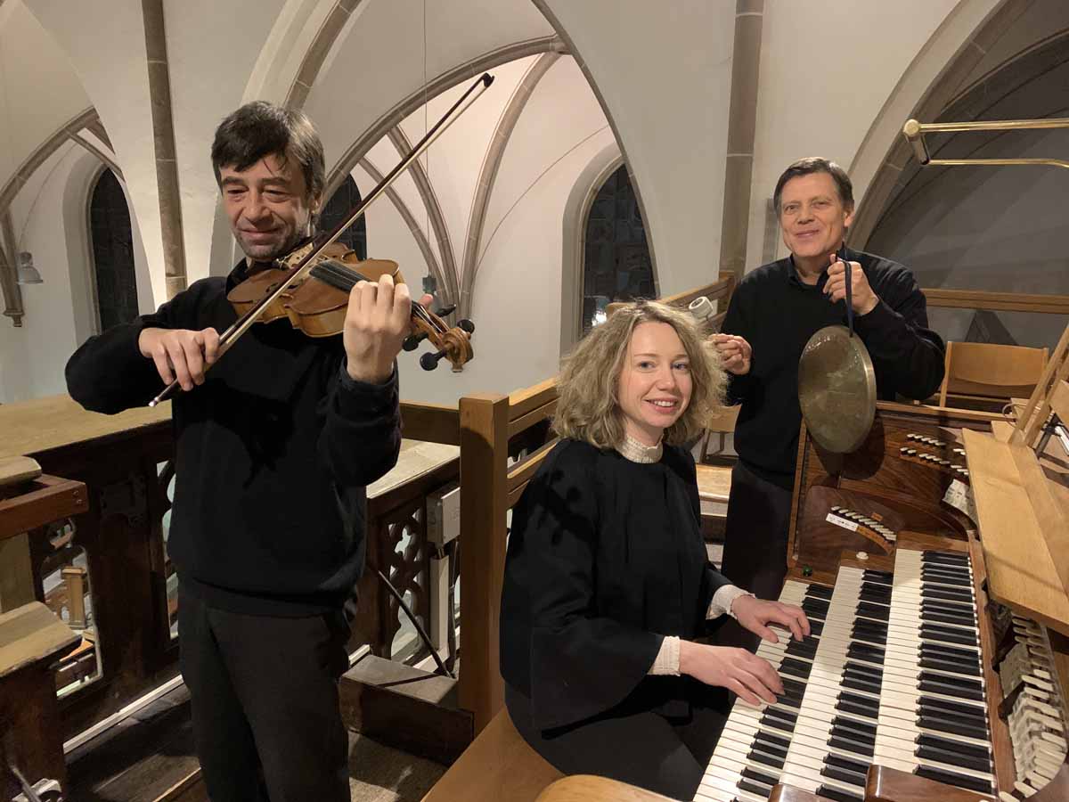 Klassische und moderne Kompositionen zur Fastenzeit spielt das „trio contemperaneo“ am 18. Februar in Werne (von links): Benjamin Nachbar (Violine), Olga Shonurova an der Orgel und Günther Wiesemann. Foto: pr/Musica Sacra Westfalica