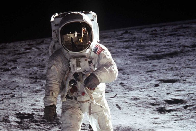 Beim Astronomie-Vortrag von Dr. Tim Fliege dreht sich alles um die Reise zum Mond. Foto: Dr. Tom Fliege