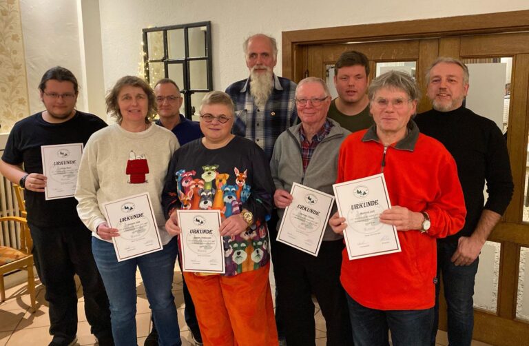 Geehrt wurden (von links): Phillip Ebert, Susanne Ende, Volker Mackenbrock, Susanne Hildebrandt, Martin Fischer, Hermann Thiebes, Sascha Brandt, Manfred Loch und Matthias Schlüchter. Foto: privat
