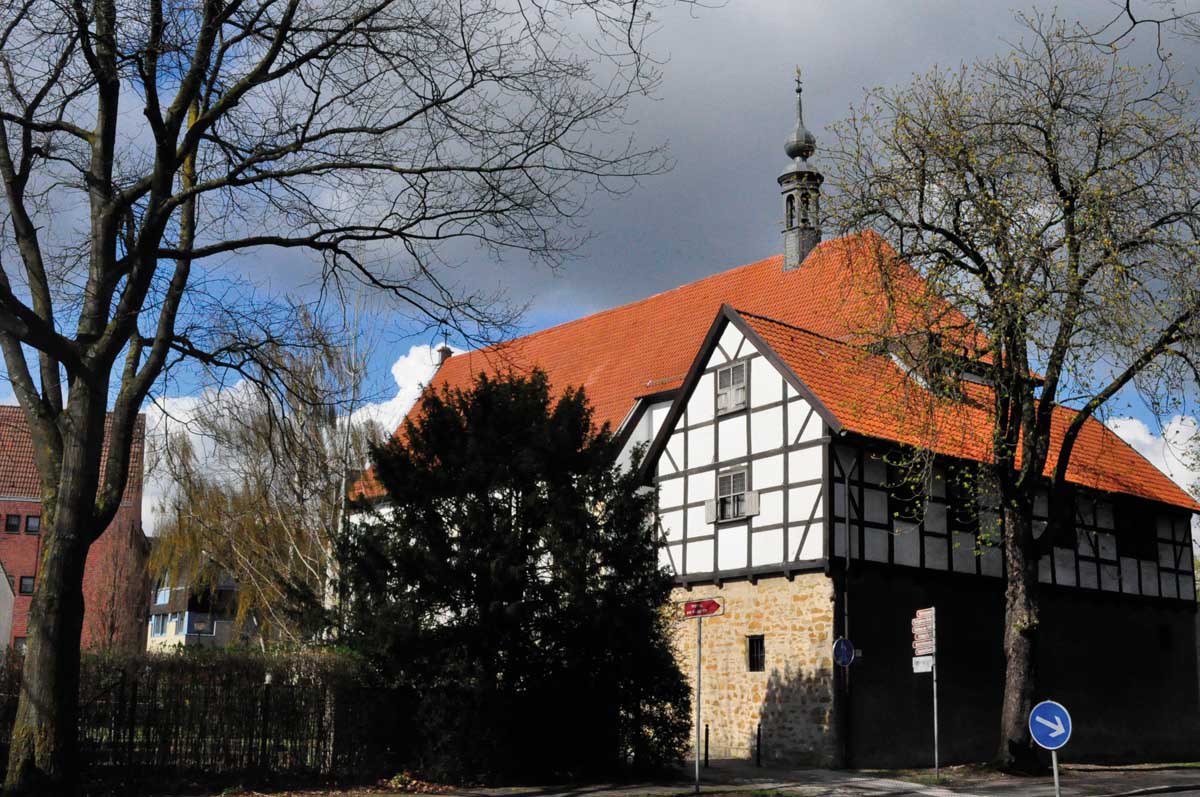 Im Garten des Kapuzinerklosters findet ein Tagesseminar zum Obst- und Ziergehölzschnitt statt. Foto: Archiv