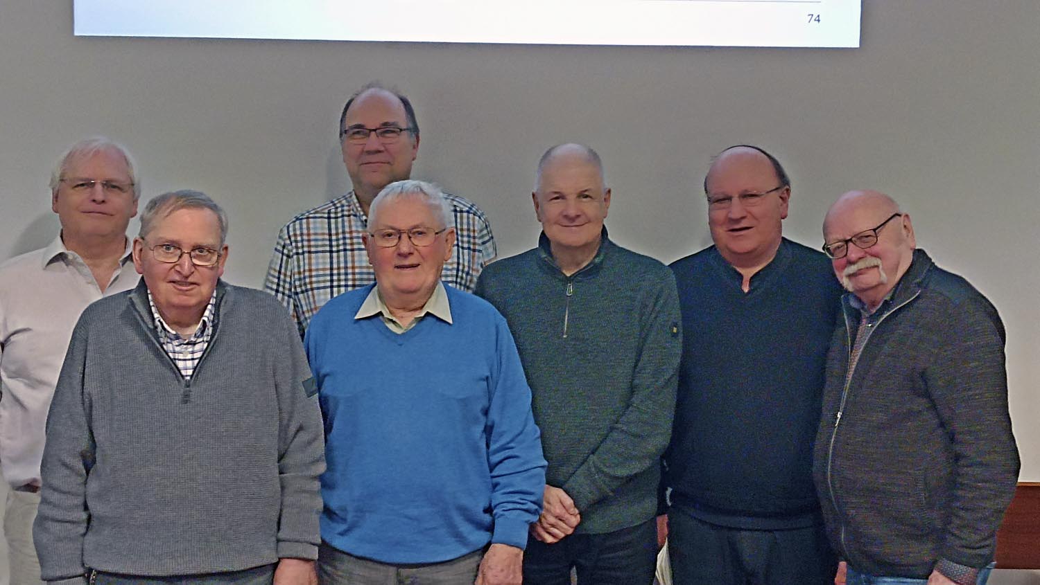 Das neu gewählte KAB-Leitungsteam mit (von links): Hans Beier, Alfons Sarholz, Ludger Möller, dem langjährigen Vorsitzenden Reinhard Bergmann, Michael Günther, Antonel Lenghen und Klaus Feldmann. Foto: privat