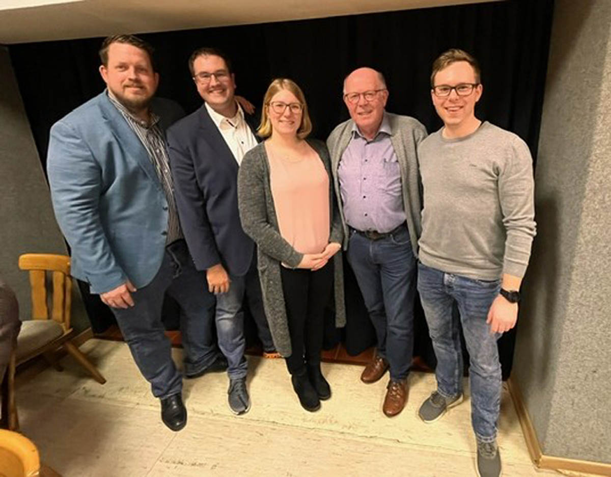 Der neue Vorstand mit (von links) 1. Geschäftsführer Bastian Kaspers, 1. Kassierer Bastian Schulte, 2. Kassiererin Mareike Zimmermann, 1. Vorsitzender Egbert Ortmann und 2. Vorsitzender Hendrik Biethmann. Foto: privat
