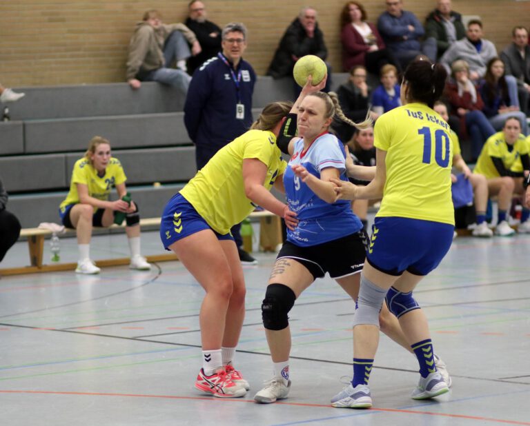 Die Handballdamen des TV Werne sorgten bereits in der ersten Halbzeit für die entscheidenden Tore. Fotos: Wagner