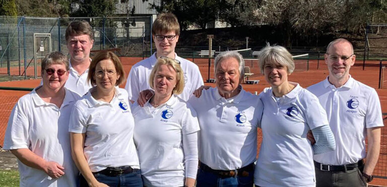 Der Vorstand des TC Blau-Weiß Werne mit (v.l.) Claudia Nebel, Bernd Warnecke, Ivonne Buderath, Bastian Krietemeyer, Anke Pühler-Schulz, Klaus Wittenborn, Ursula Warnecke und Holger Neuhaus. Es fehlt: Sabine Schlichting. Foto: Verein