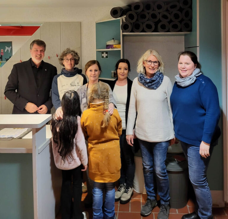 Der Bundestagsabgeordnete Michael Thews machte sich ein Bild vom Sozial-Projekt im Holtkamp. Foto: Stadt Werne
