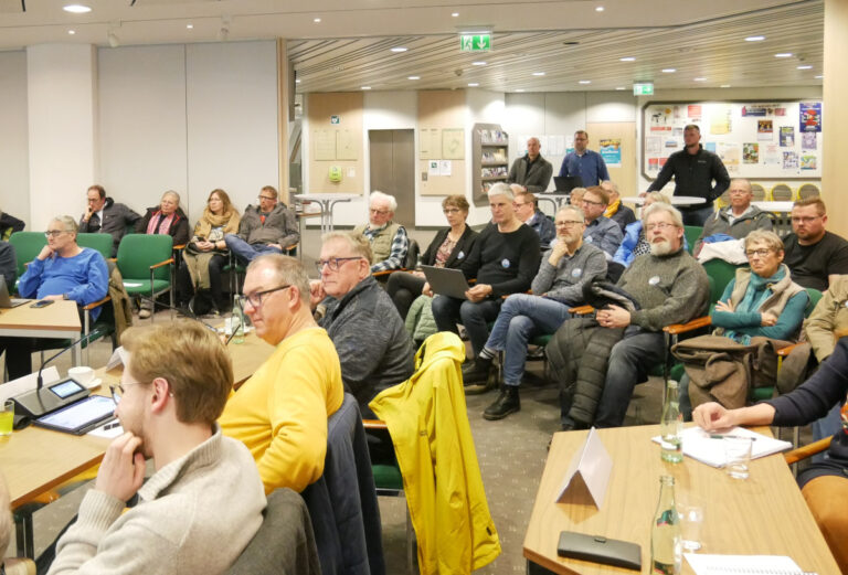 Die Pläne für den Bau einer Umspannanlage sorgte für Zuschauerinteresse im Fachausschuss. Foto: Gaby Brüggemann