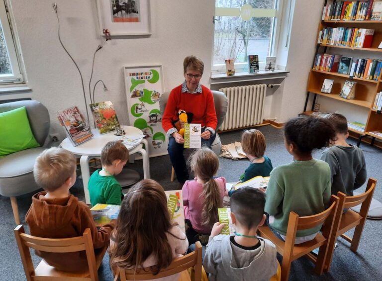 Die Kita-Maxikinder erlebten im Rahmen des Bücherei-Projektes einen Ort der Phantasie, Abenteuer und Entdeckungsreisen. Foto: Rebekka Vorbeck