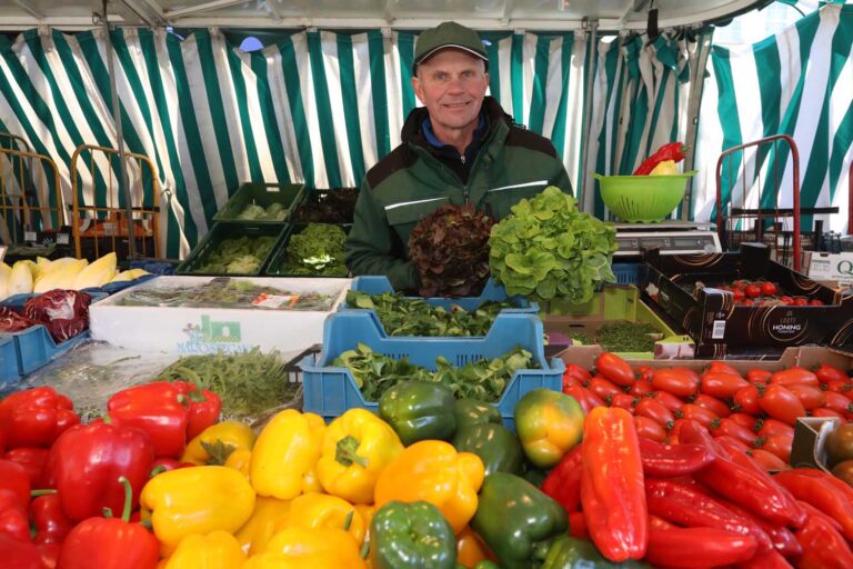 Der Wochenmarkt findet bereits am Gründonnerstag statt. Foto: Christoph Volkmer