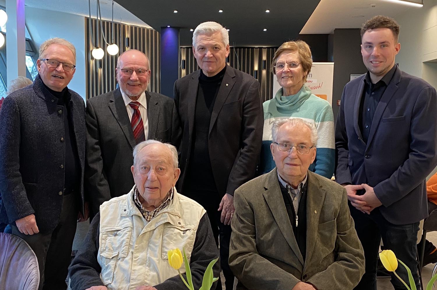 Das Foto zeigt von links (unten): Karl Tytko, Josef Linker, (oben) Paul-Heinz Kranemann, Reinhard Hasler, Hubert Hüppe, Heide Willimek und Martin Cyperski. Foto: Gabriele Kranemann