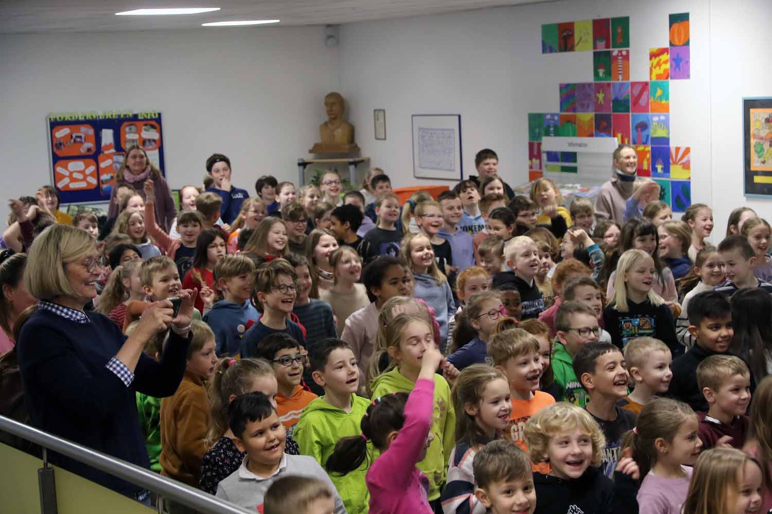 Mit großer Begeisterung nahm die Schulgemeinde in Stockum die Nachricht zu Kenntnis, in Sachen Sportabzeichen die Nummer eins in Werne zu sein. Fotos: Wagner