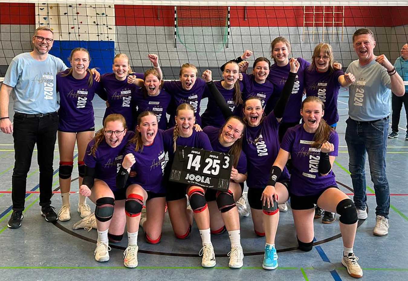 TVW II Meisterschaftsfeier Der TV Werne II hat den Auftstieg in die Bezirksliga geschafft. Foto: Kollhoff