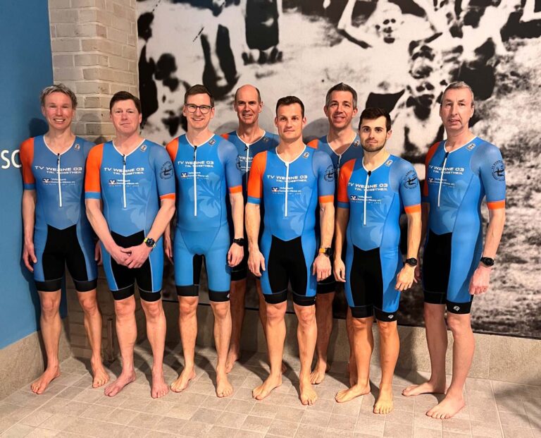 Die 1. Triathlon-Mannschaft blickt mit Vorfreude auf die neue Saison. Nur die Fußball-EM im Sommer bereitet Kopfschmerzen. Foto: privat