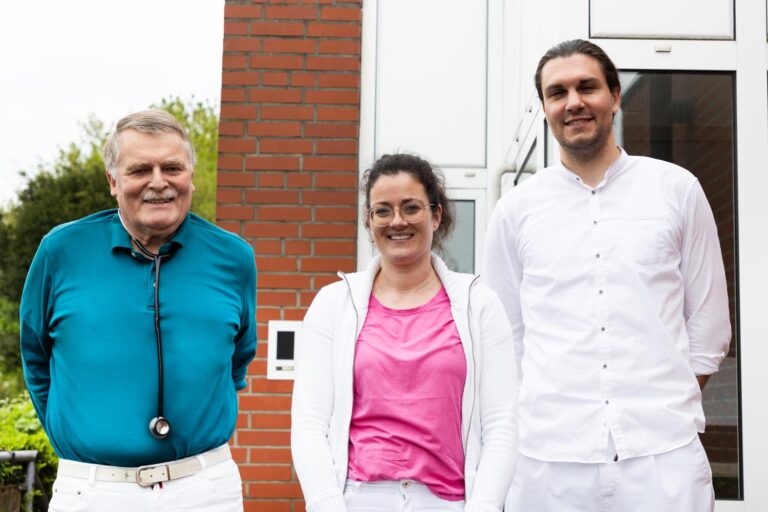 Dr. Katharina Lindpere verstärkt die Hausarztpraxis von Dr. Bernhard Lohmann und David Krieter (rechts) an der Altenhammstraße 39 in Herbern. Foto: Isabel Schütte