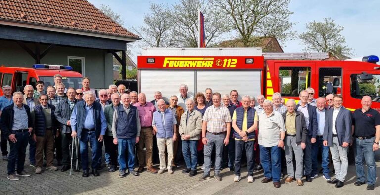 Die Ehrenabteilungen der Freiwilligen Feuerwehr Werne trafen sich diesmal zunächst in Langern. Foto: FFW