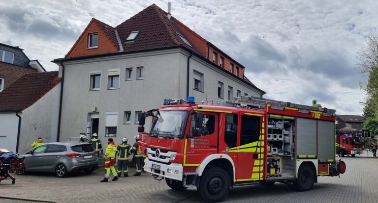 In der Vinzenzstraße hatte am Montagmittag ein Rauchmelder Alarm ausgelöst und rief zwei Löschzüge der Freiwilligen Feuerwehr Werne auf den Plan. Foto: FFW