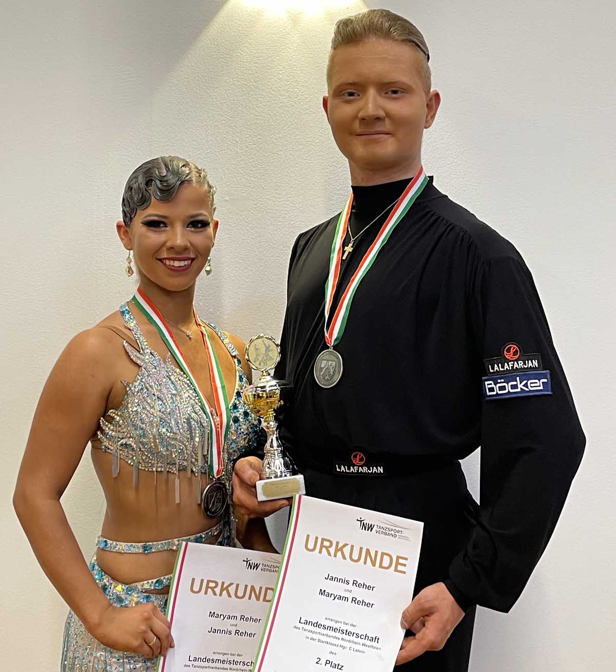 Maryam und Jannis Reher ertanzten sich den Vizemeistertitel und stiegen damit in die nächsthöhere Leistungsklasse auf. Foto: privat