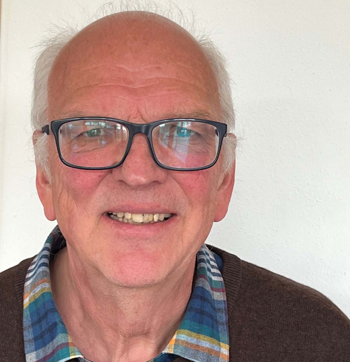 Dr. Hans-Walter Schmuhl ist außerplanmäßiger Professor für Neuere Geschichte an der Universität Bielefeld und selbstständiger Historiker.