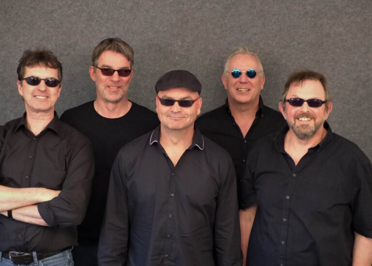 Die "Smooth Invaders" sind (von links) Werner Geldmacher, Thomas Kuhlmann, Dirk Schnickmann, Elmar Held und Thomas Hohenhövel. Foto: privat