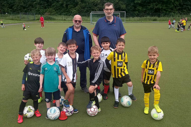 Vor allem um Spaß am Fußball geht es Martin Drüken und Franz Mertens bei den WSC-Mini-Kickern. Foto: WSC