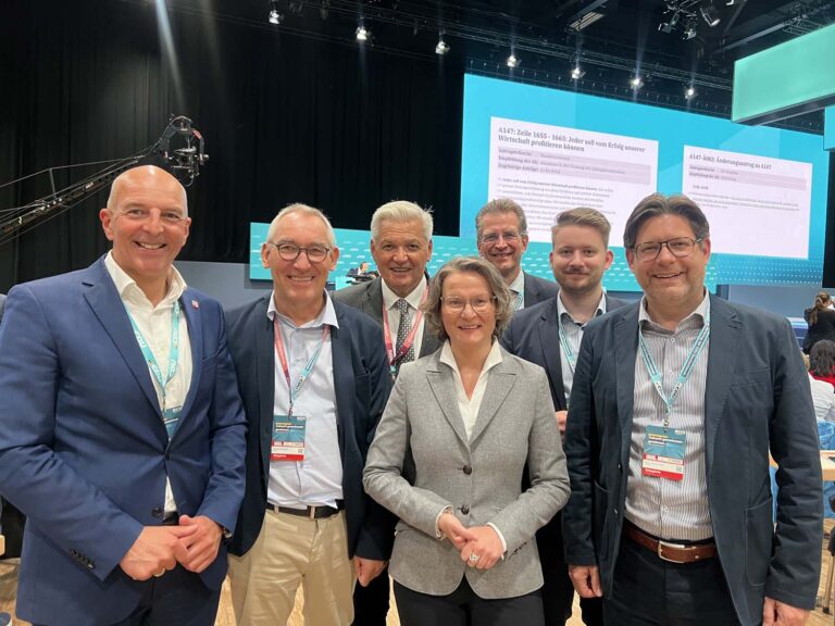 Auf dem Foto (von links): Dr. Georg Lunemann (Direktor des Landschaftsverbandes Westfalen-Lippe), Heinrich Böckelühr, Hubert Hüppe MdB, Ina Scharrenbach MdL, Dr. Ralf Brauksiepe, Marcal Zilian und Marco Morten Pufke. Foto: Isabell Drescher