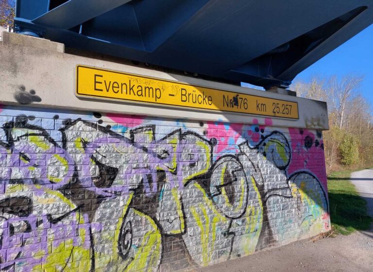 Im Bereich der Evenkamp-Brücke zwischen Werne und Rünthe am Datteln-Hamm-Kanal belästigte ein Exhibitionist eine 29 Jahre alte Bergkamenerin. Archivfoto: Wagner