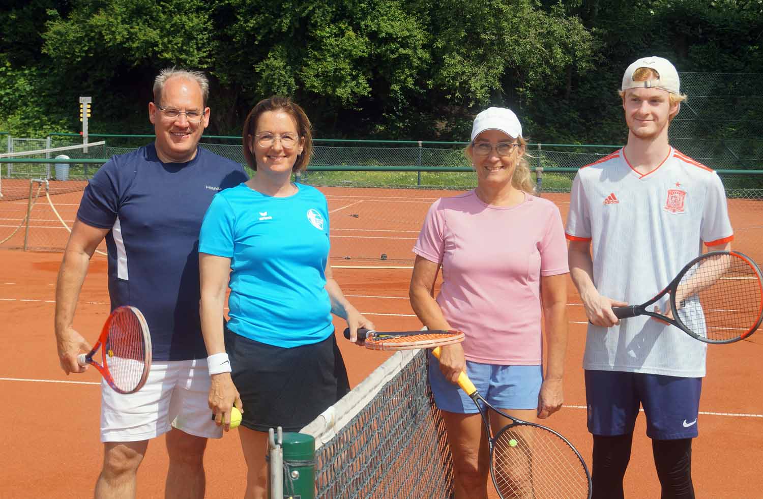 Faire Vergleiche gab es im letzten Jahr beim Mixed-Cup des TC Blau-Weiß zu Pfingsten. Foto: TCBW