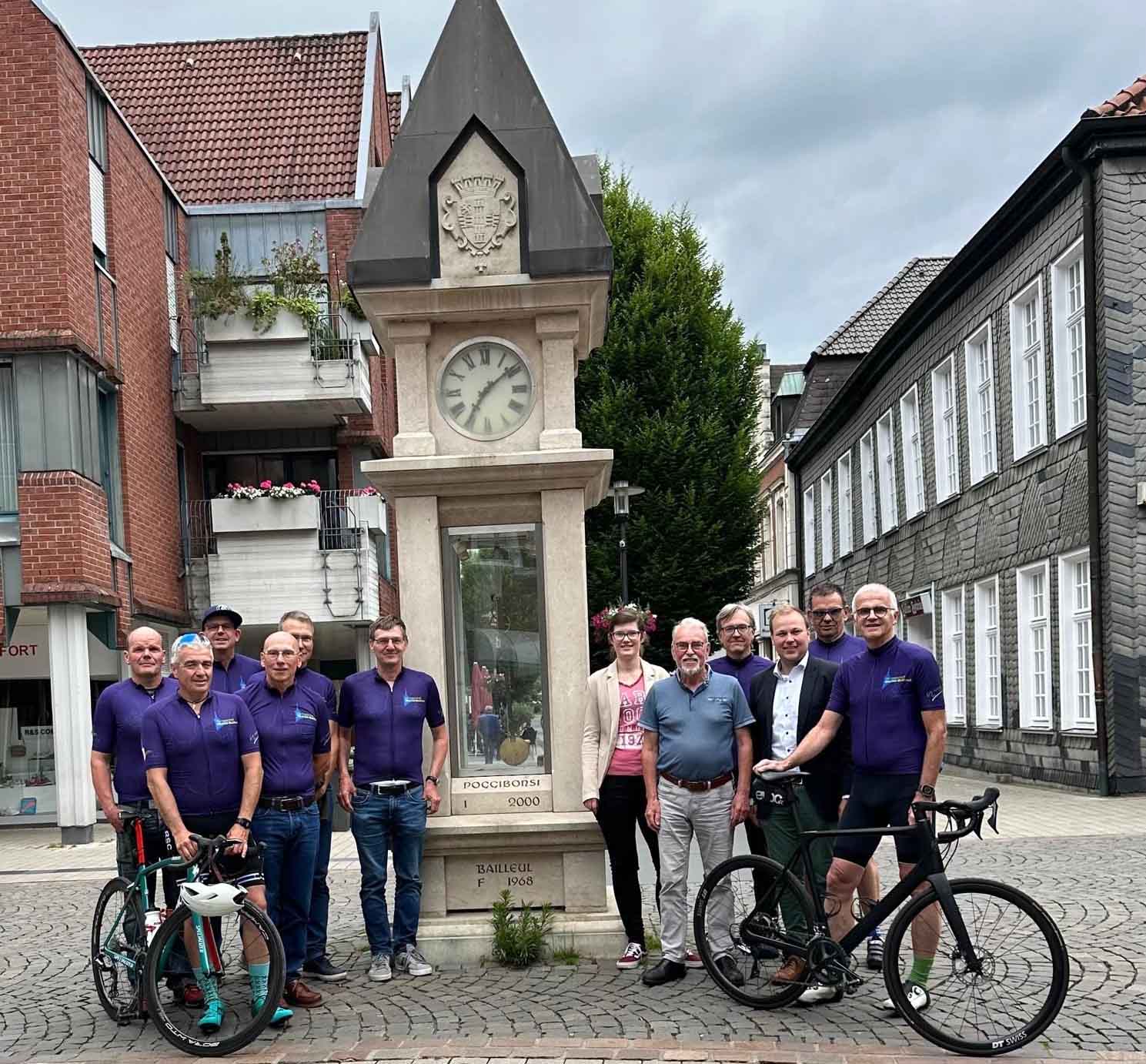 Zehn Fahrer des RSC Werne machten sich am Mittwoch auf den Weg in die französische Partnerstadt Bailleul. Foto: privat